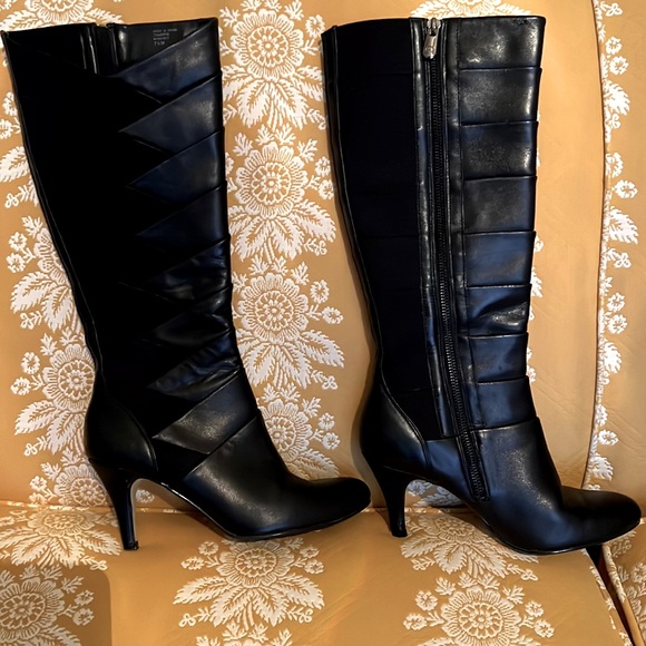 Stylish high boots. - Picture 1 of 11